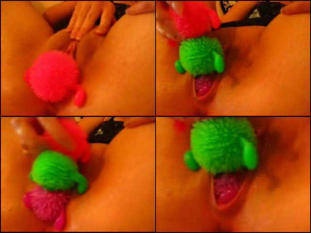 Сaterpillar toy full in pussy webcam