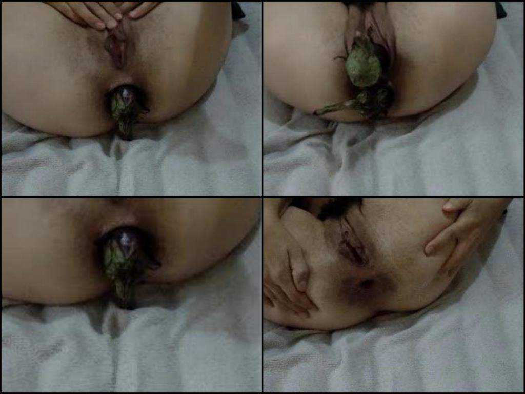 Unbelievable webcam girl double penetration eggplant