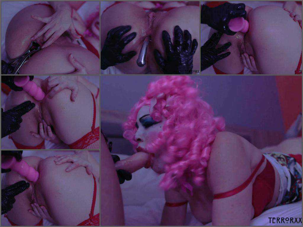 Closeup – Dirty clown girl gets speculum and rubber toy in her anus hole