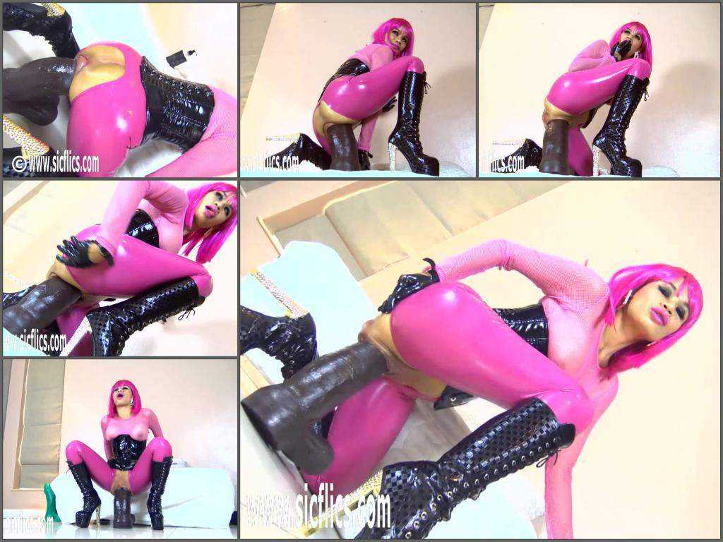 Monster dildo – Horny latex pink slut riding on a shocking size dildo