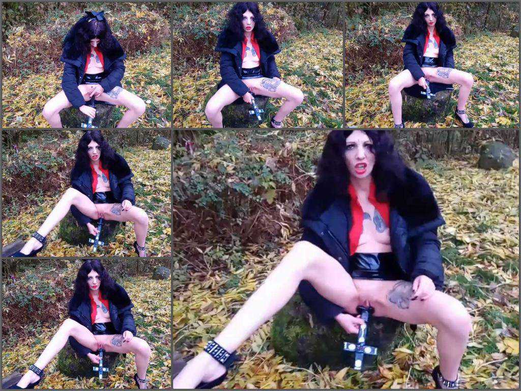 Pussy insertion – Goth girl Slut_Lucy outdoor insertion cross dildo in pussy
