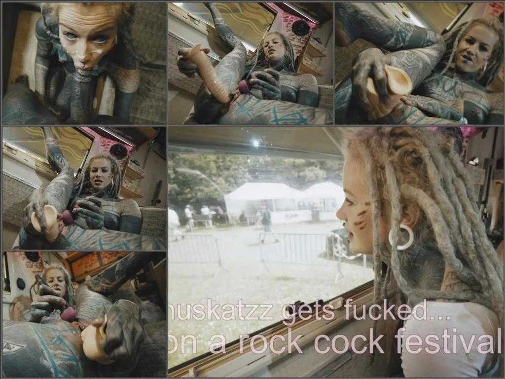 Tattooes – Anuskatzz gets fucked on a rock cock festival