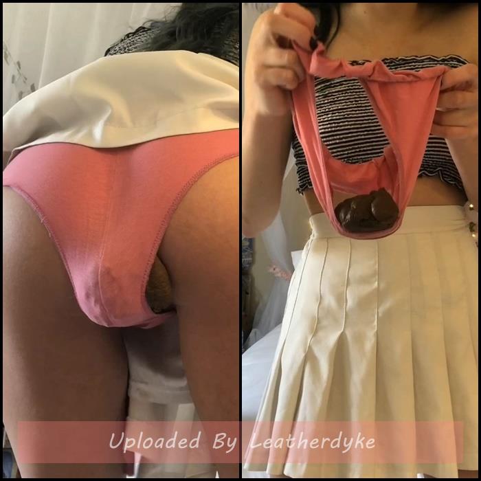 Sugarylittle – Messes her Panties