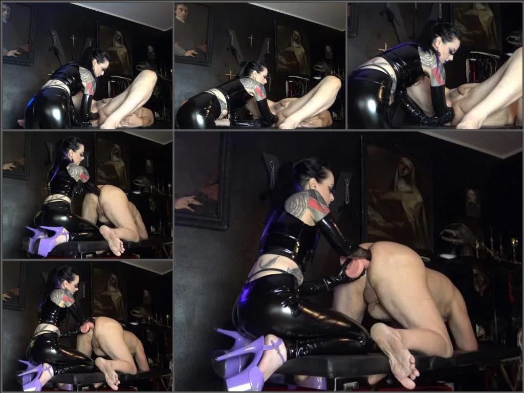Femdom fisting – Horny Mistress Nyx deep and ground fisting to the master brat – Premium user Request
