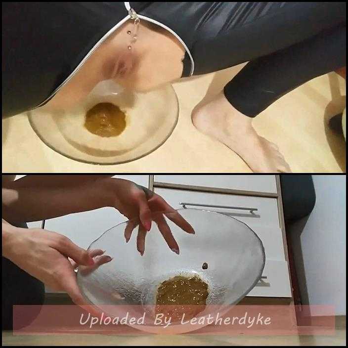 I squat on a bowl and shit in the bowl today I have a little diarrhea with KV-TEEN | Full HD 1080p | June 2, 2018